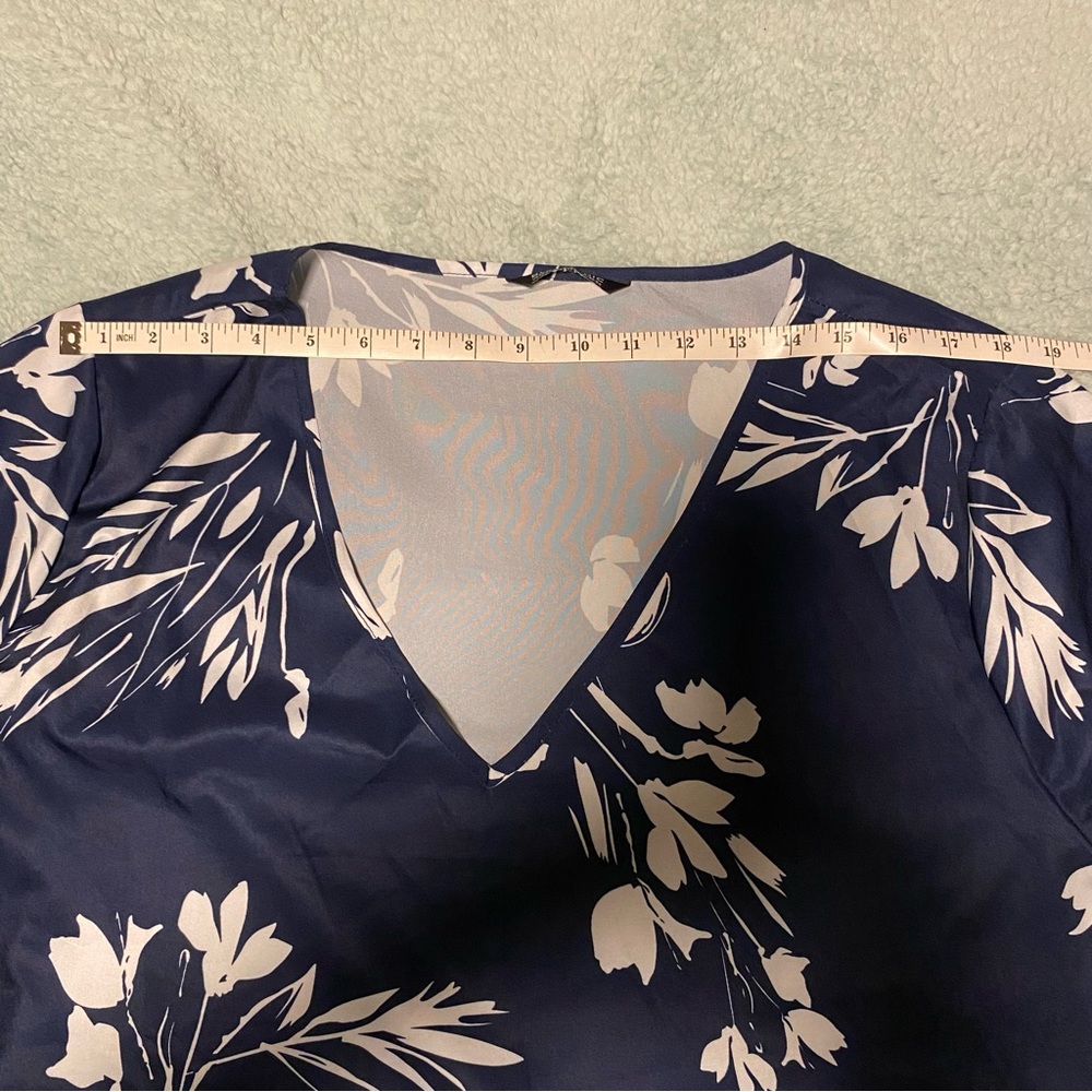 BloomChic Floral Blue and White Blouse with Arm Detail Size 22-24 - Picture 7 of 10
